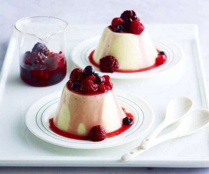 A Timeless Elegance: Best Vanilla Panna Cotta with Berry Compote