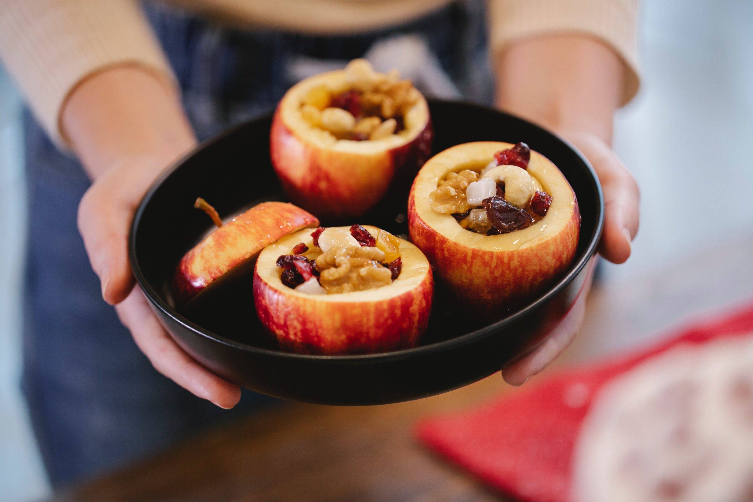 Baked Apple with Cinnamon and Walnuts