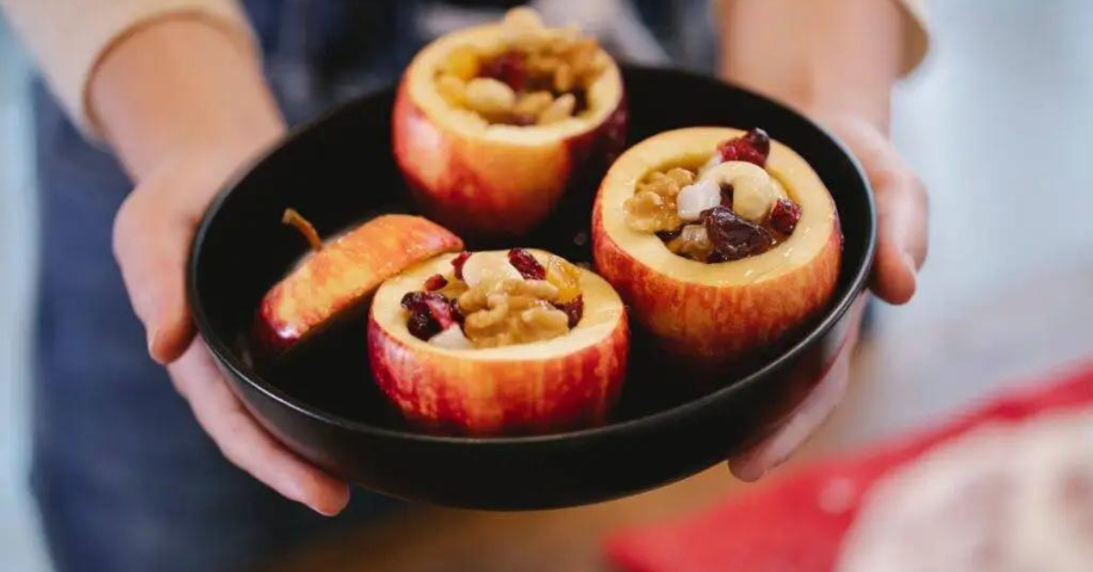 Baked Apples with Cinnamon and Walnuts