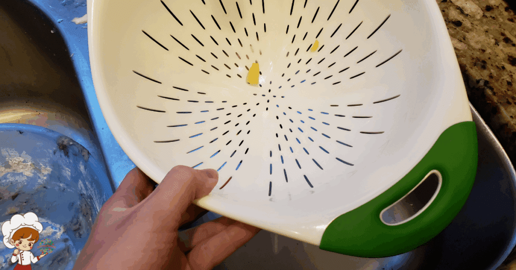 Lightweight Colanders For Easy Handling
